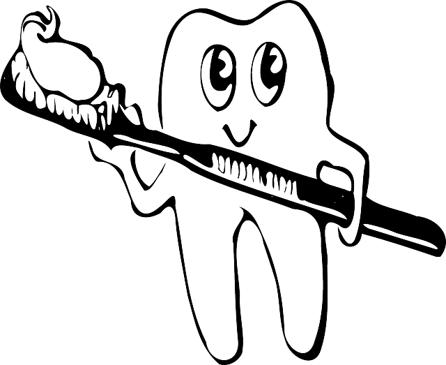 Teeth With Brush Clipart (640x523)
