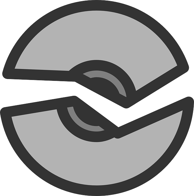 Broken Cd Clip Art (634x640)