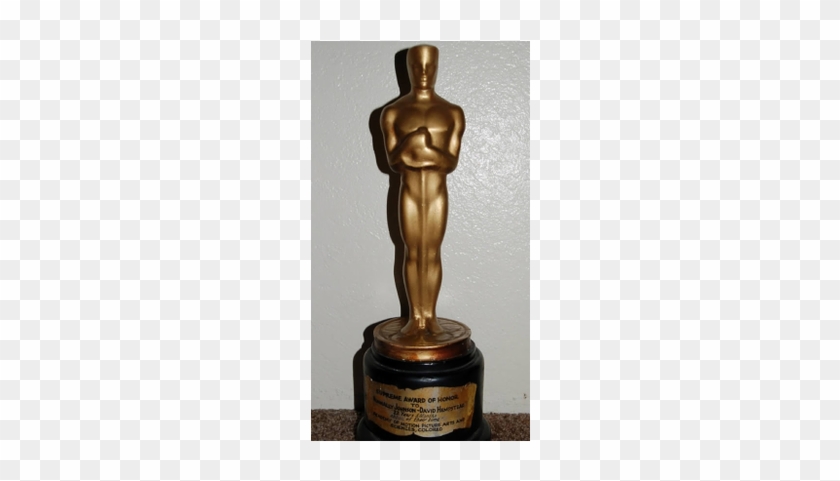 Due To Metal Shortages, Any Oscars Awarded For A Period - Oscars Made Of Plaster #630481